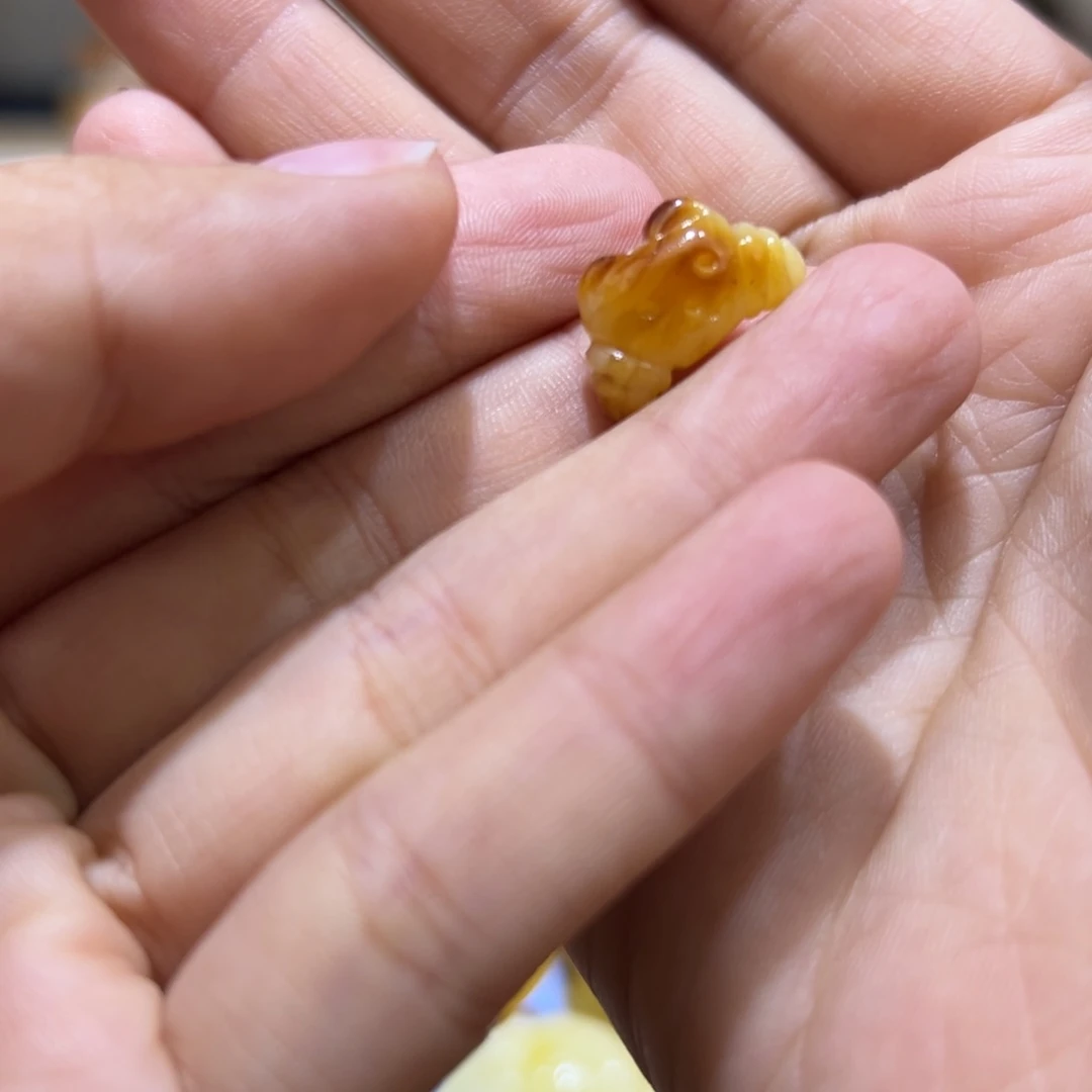 琥珀珠宝奇石未镶嵌
