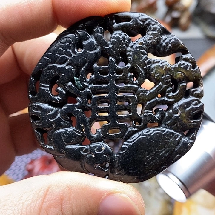 未镶嵌蛇纹石玉颈饰