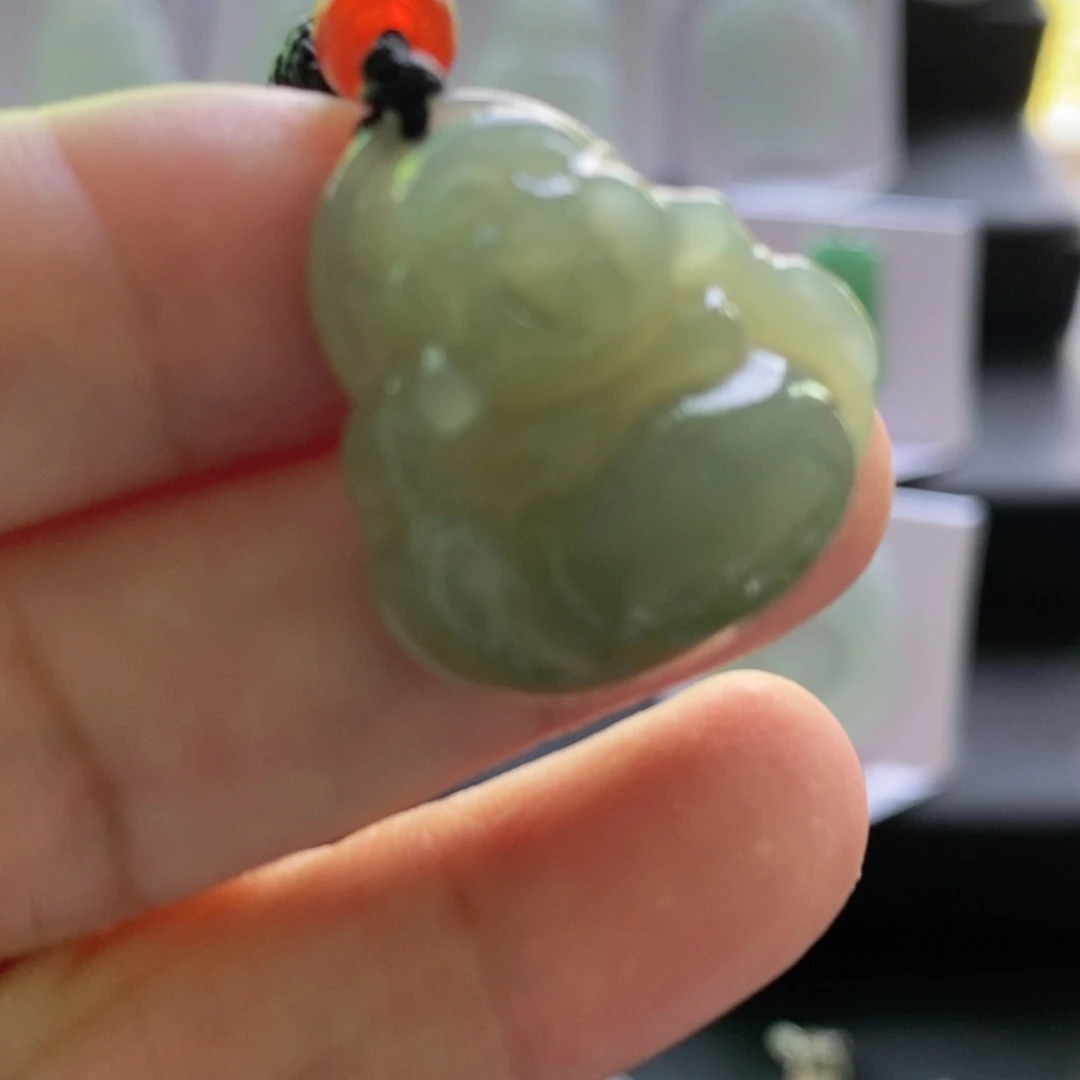 颈饰未镶嵌和田玉（青白玉）小佛