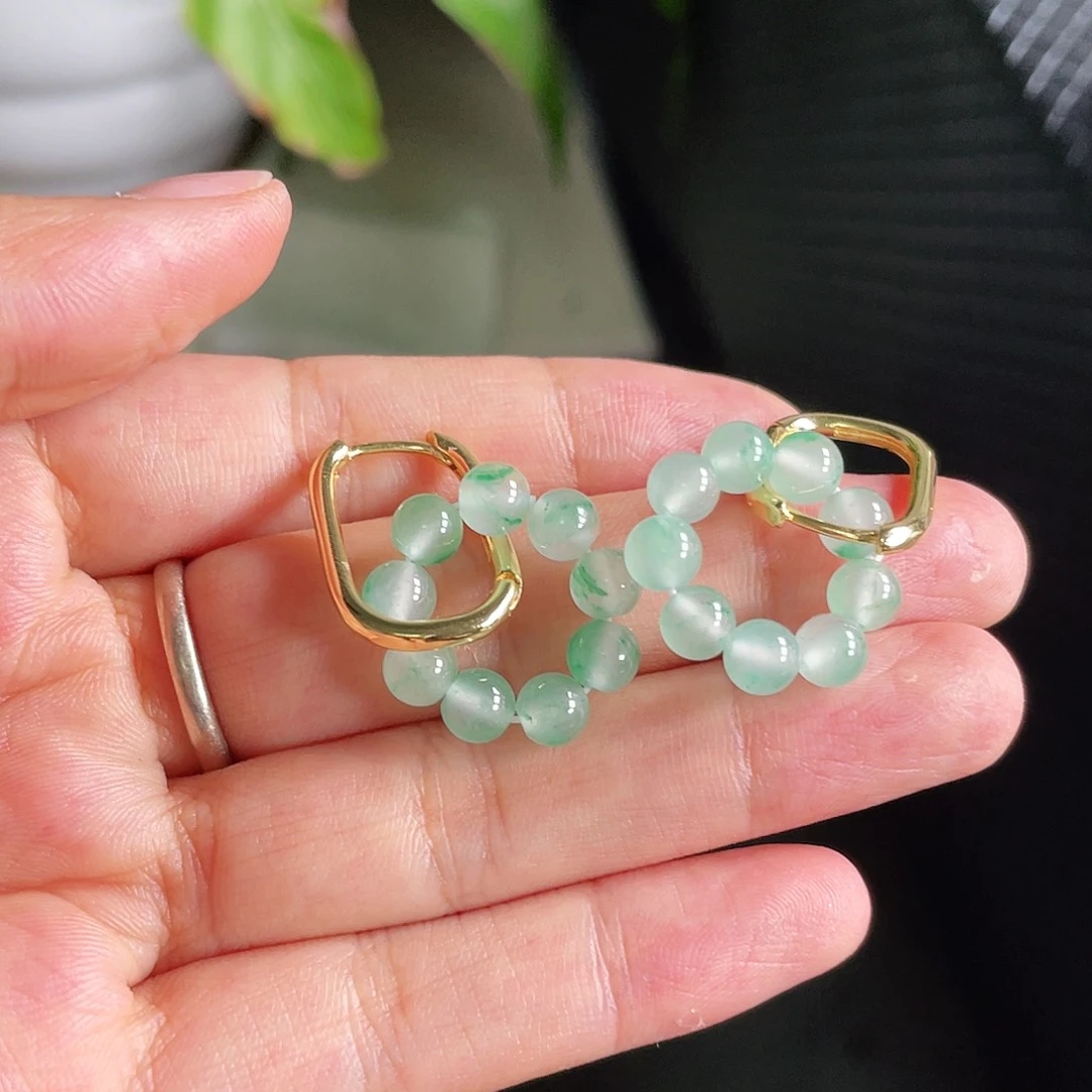 朵***唯石英质玉耳环未镶嵌