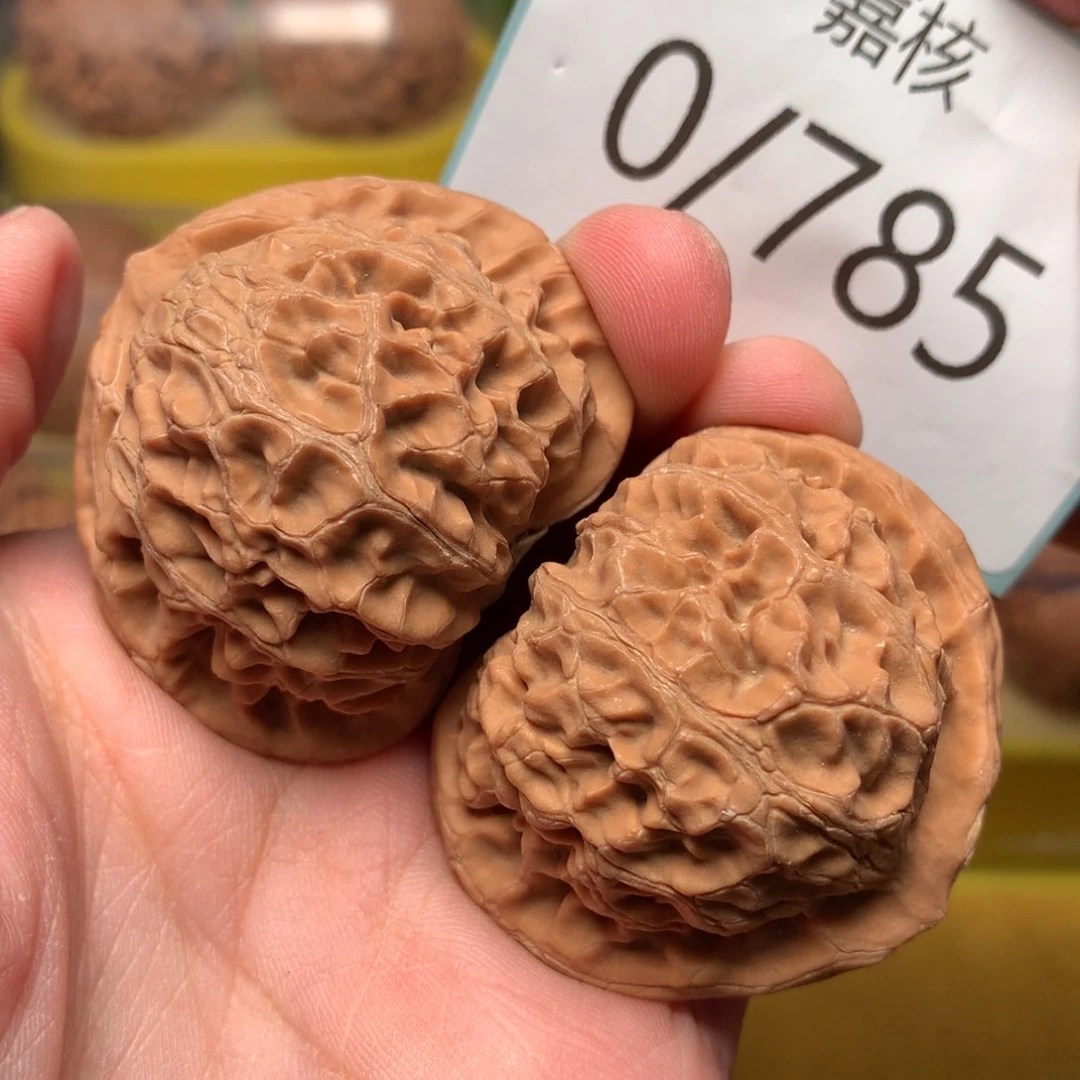 文玩核桃把件毕业桃心宫灯44