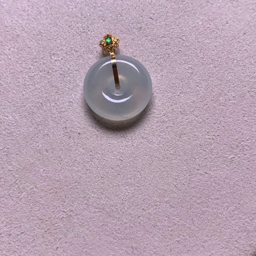 翡翠18K金镶嵌颈饰高冰平安扣