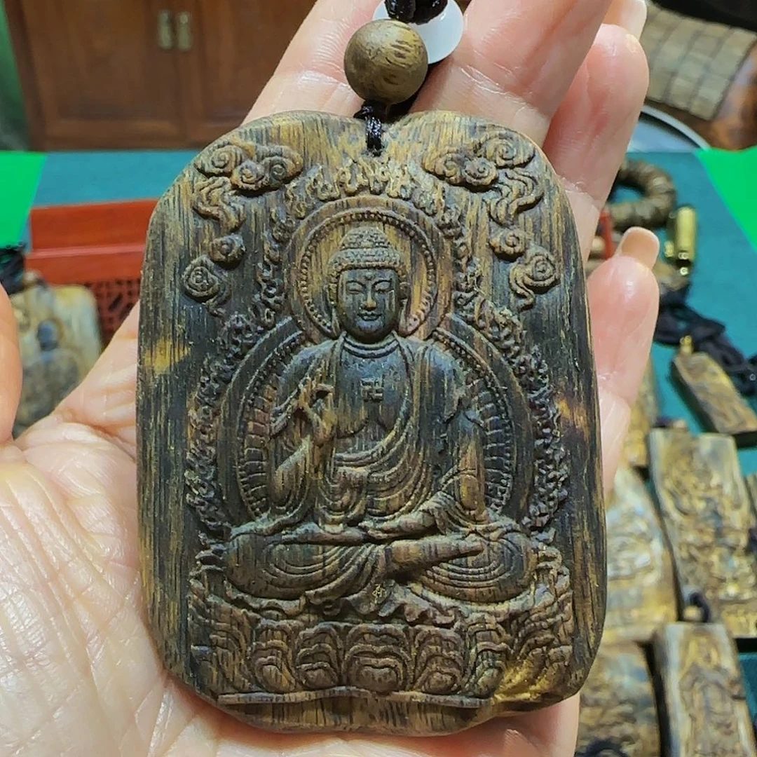 沉香吊坠海南白奇乌身老料雕刻阿弥陀佛带绳27克