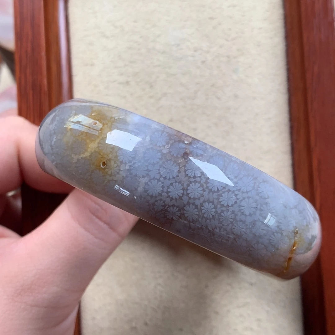 未镶嵌果冻59.8圈漏200/个。37硅化珊瑚（珊瑚玉）