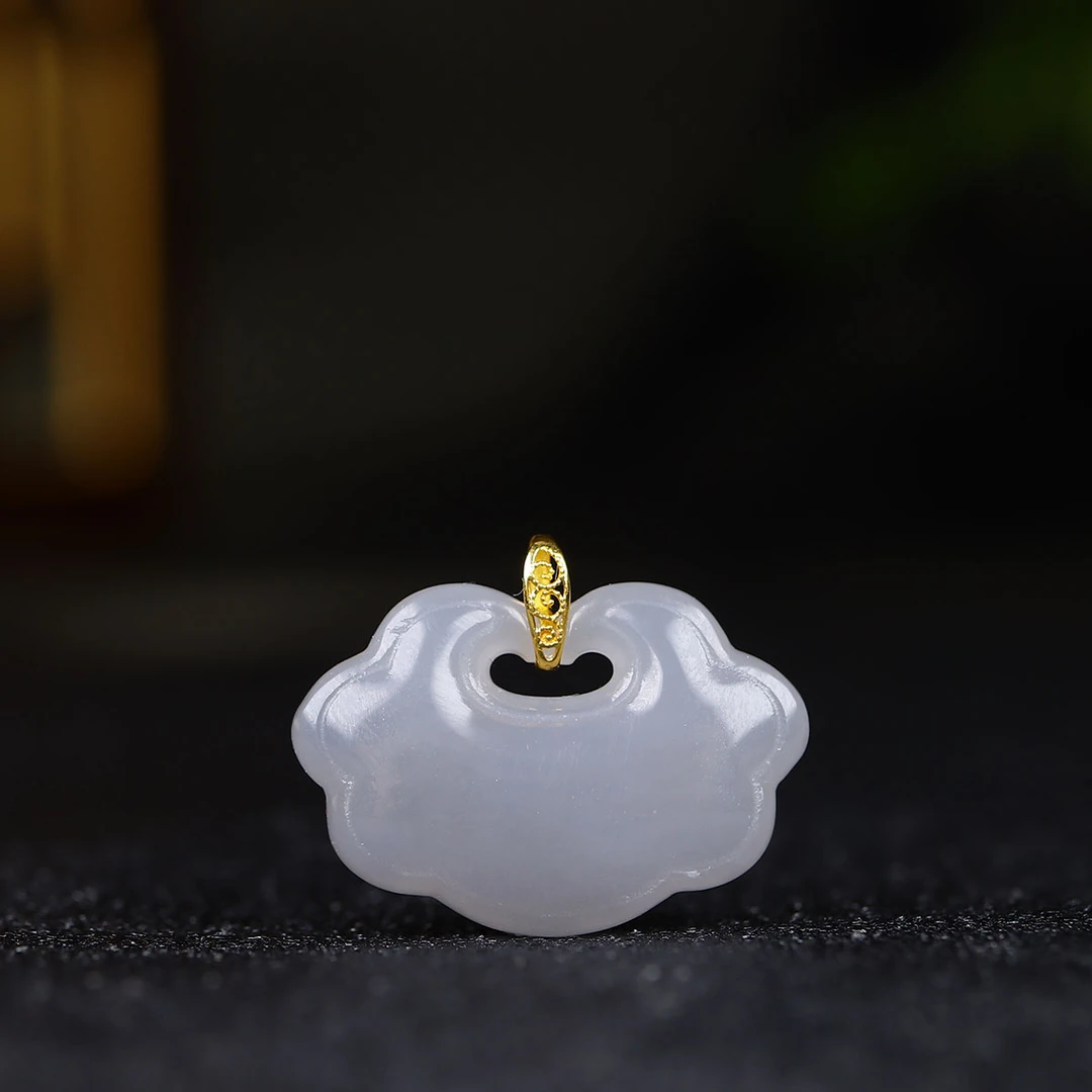 1214120和田玉烟紫如意挂件