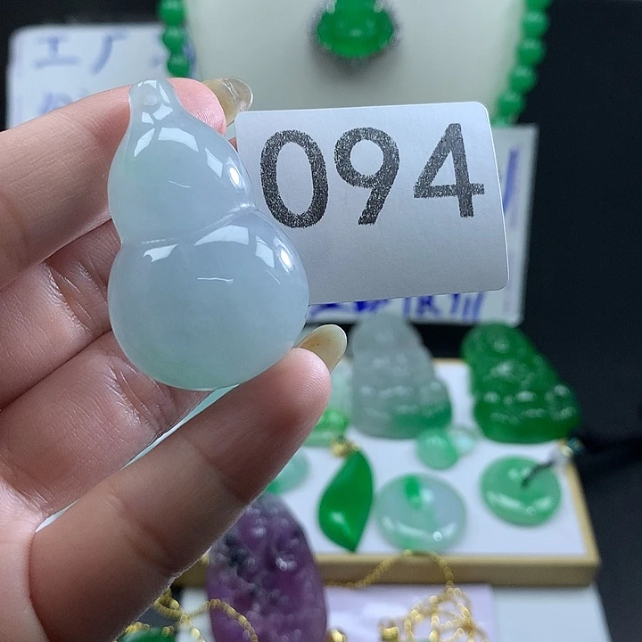 翡翠未镶嵌吊坠(赠链)