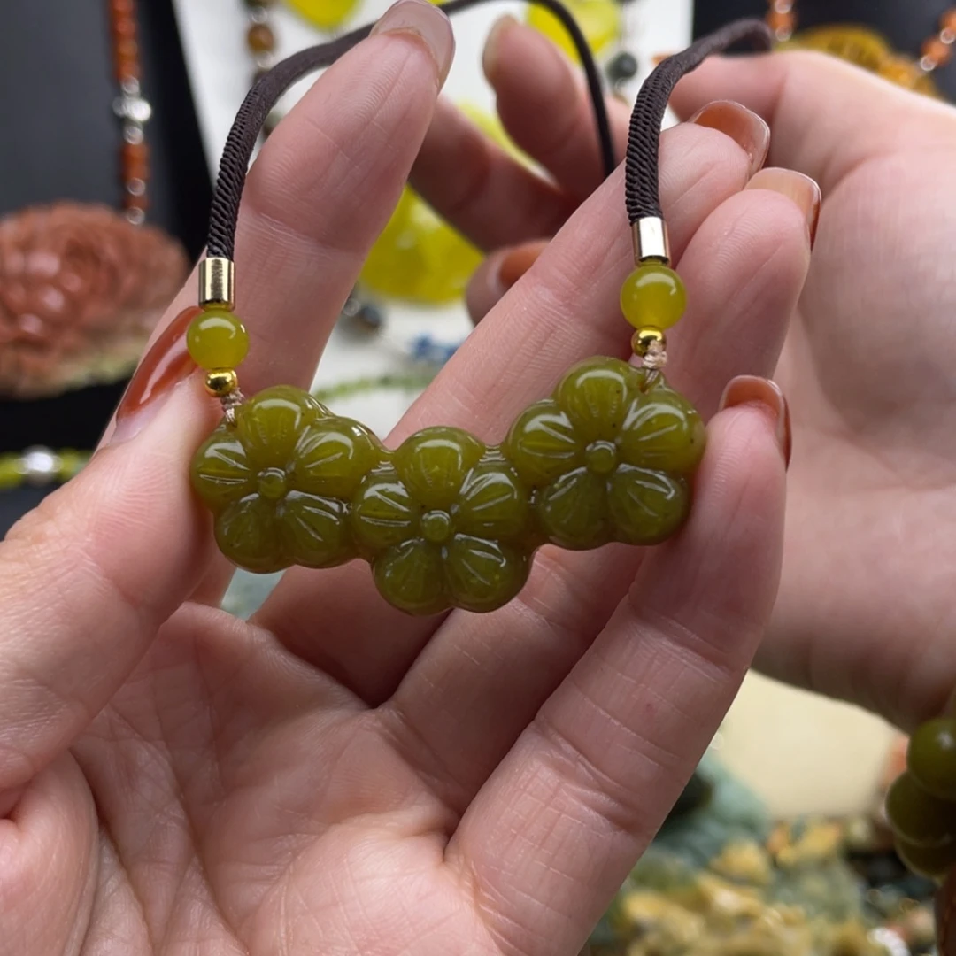 未镶嵌蛇纹石玉颈饰
