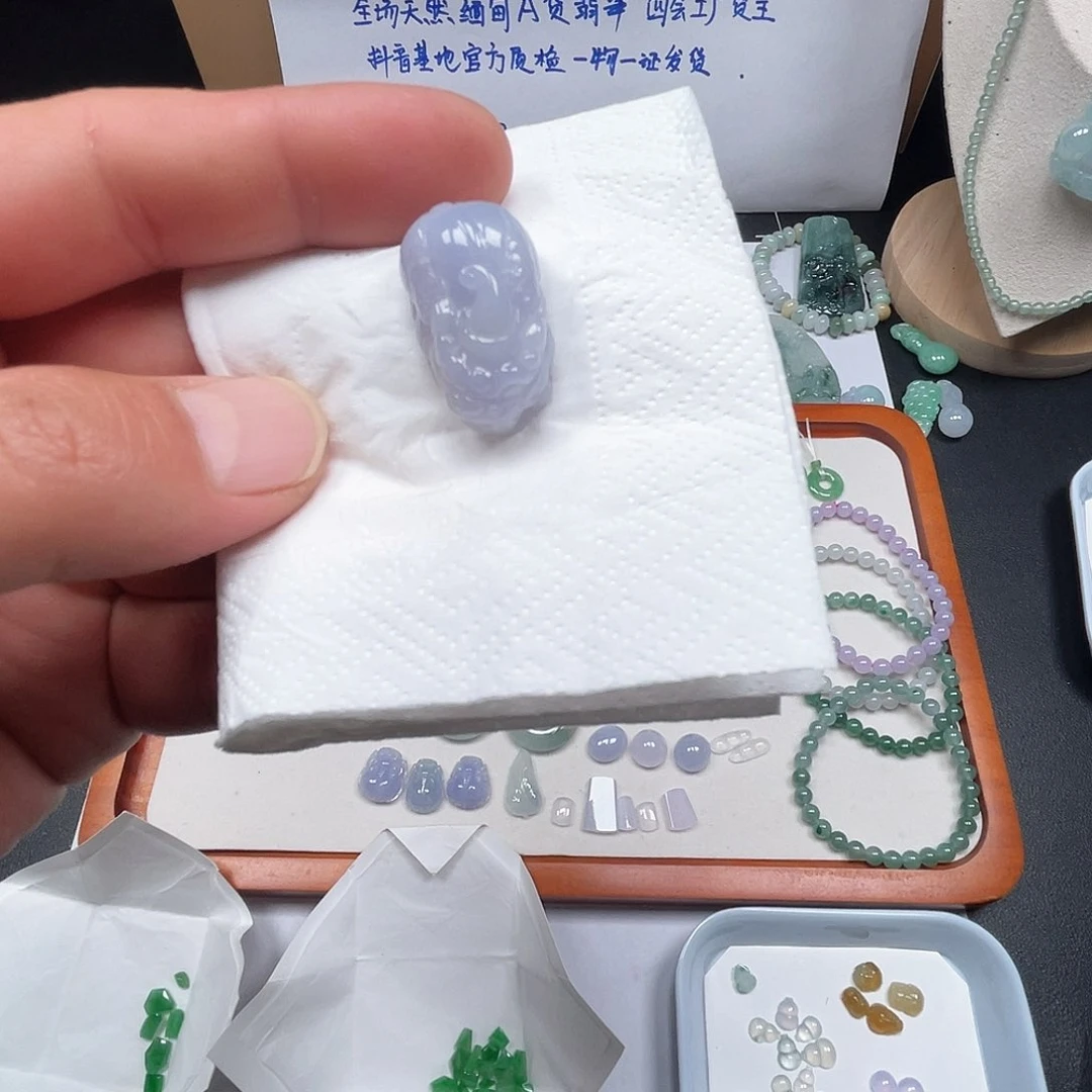 颈饰未镶嵌翡翠1