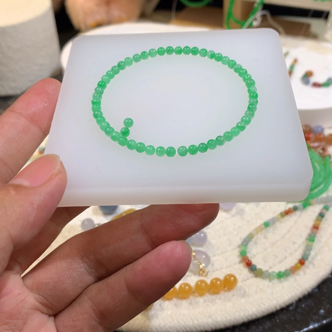 翡翠散珠苹果绿小米珠一颗