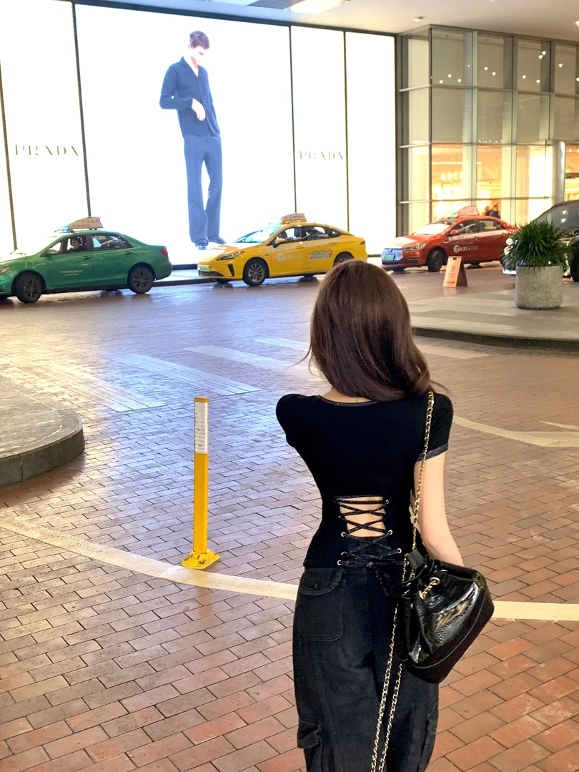 撞色拼接短袖针织T恤女夏季后背绑带修身设计感辣妹紧身短款上衣