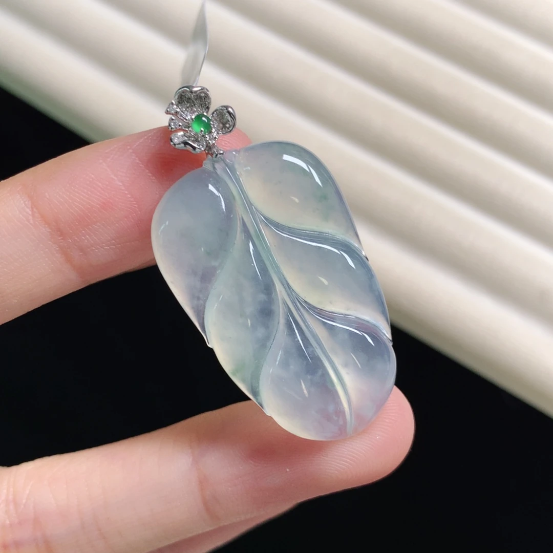 翡翠颈饰18K金镶嵌叶子