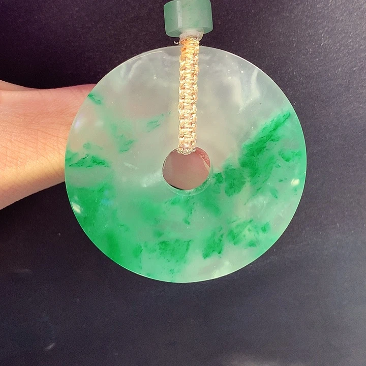 颈饰未镶嵌石英质玉