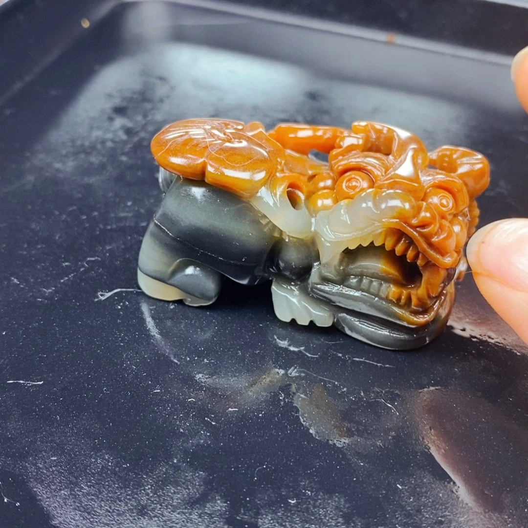 石英质玉（黄龙玉）未镶嵌颈饰