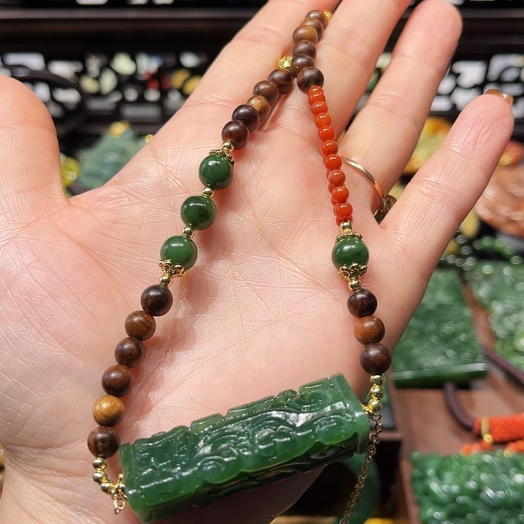 未镶嵌蛇纹石玉吊坠