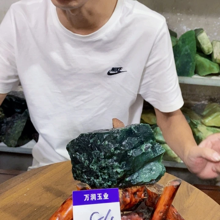 未镶嵌蛇纹石玉原石