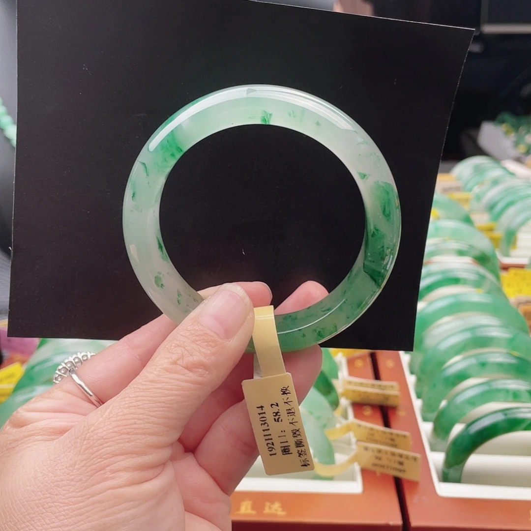 石英质玉（非洲翠）未镶嵌手镯