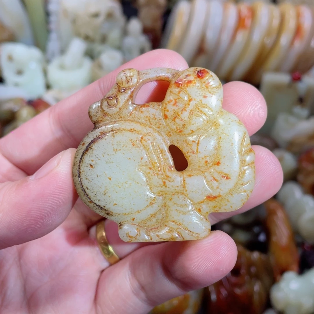 和田玉未镶嵌把件