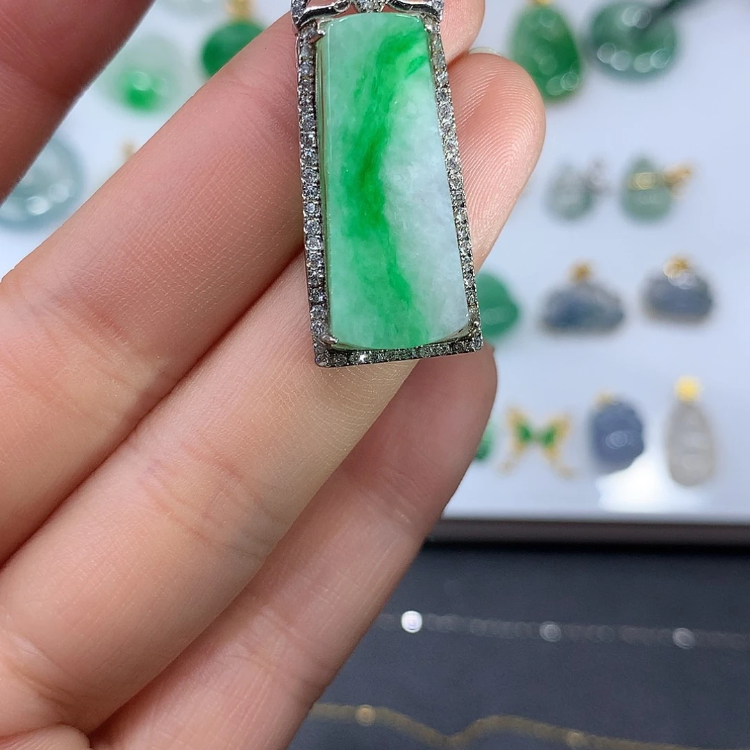 翡翠未镶嵌吊坠(不含链)