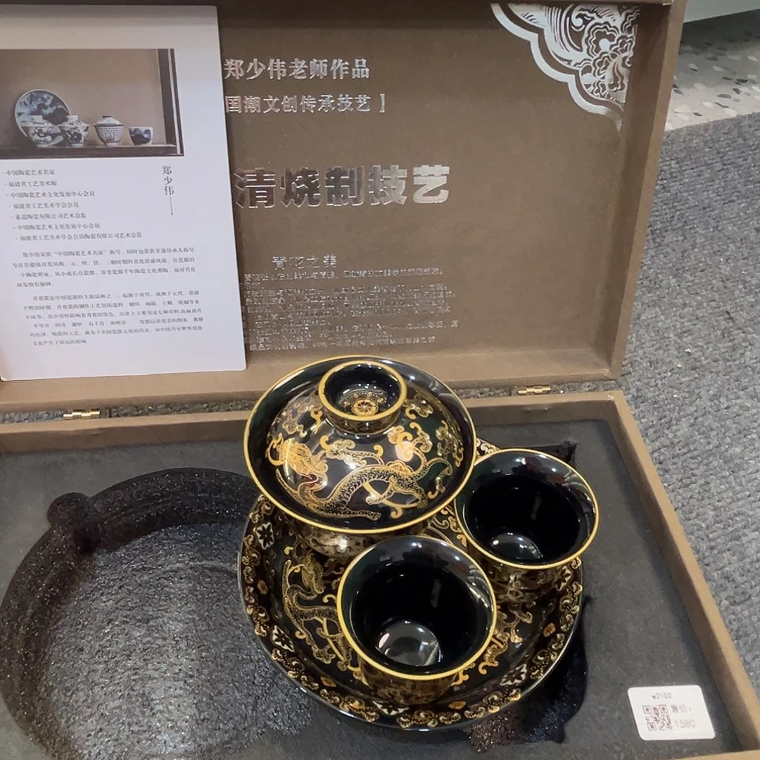 这些盖碗很漂亮！！！