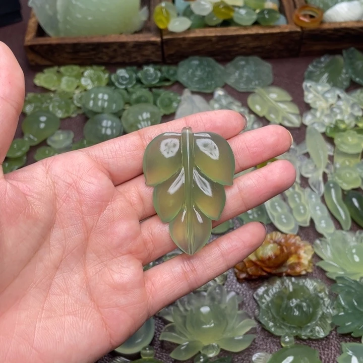 合金蛇纹石玉颈饰