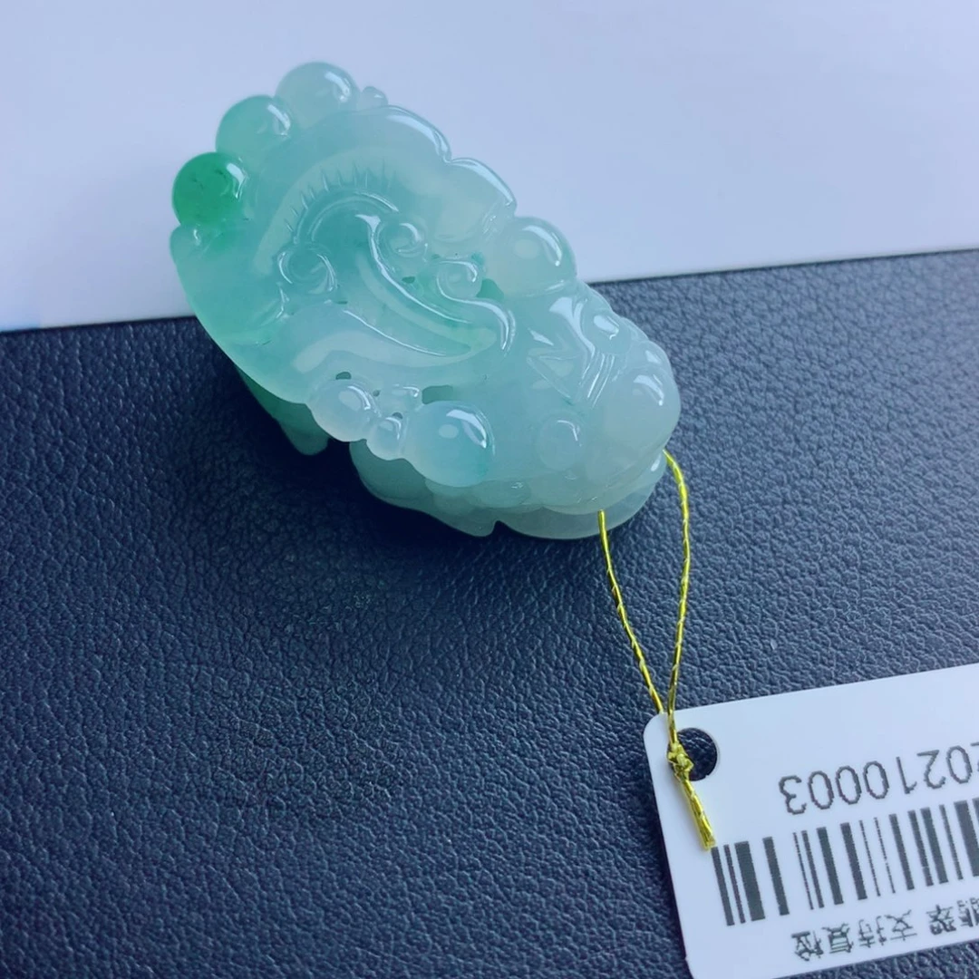 翡翠未镶嵌颈饰貔貅