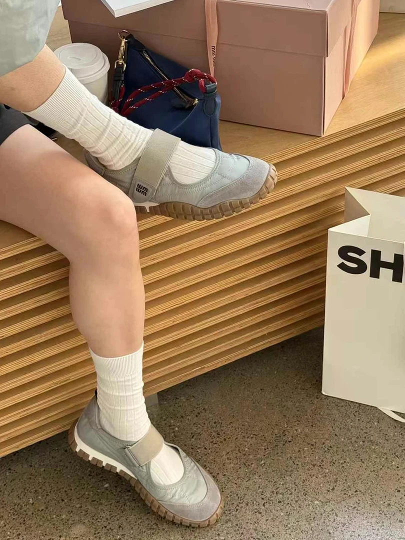 诗歌兰女鞋2025年春季新款真皮魔术贴平底浅口玛丽珍鞋休闲运动鞋