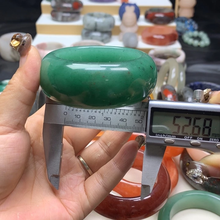 未镶嵌手镯石英质玉