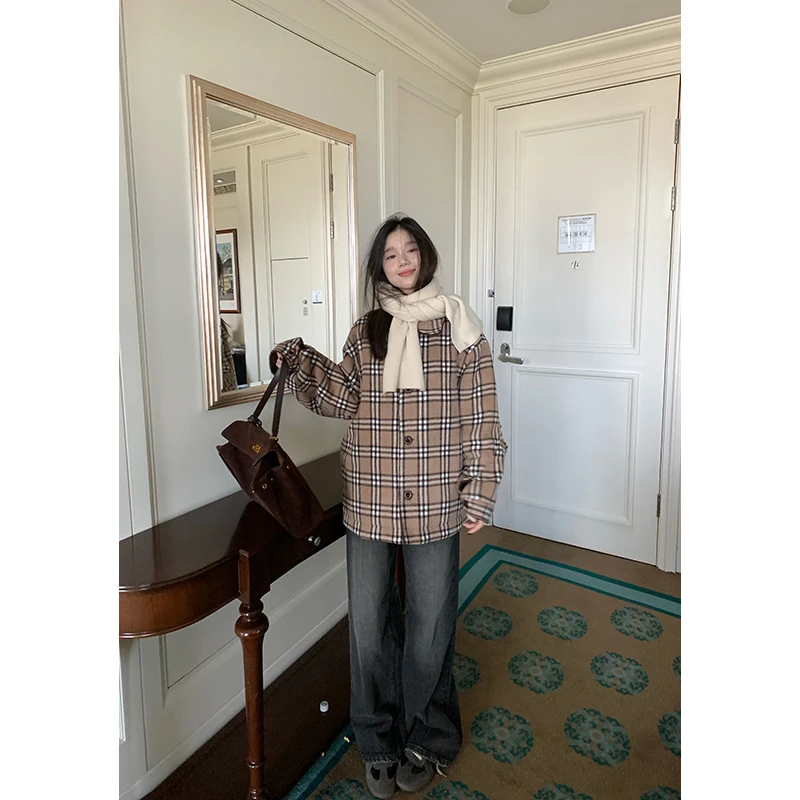王少女的店 【现】咖色格纹双面穿羊羔绒外套秋冬女款上衣W27192S44