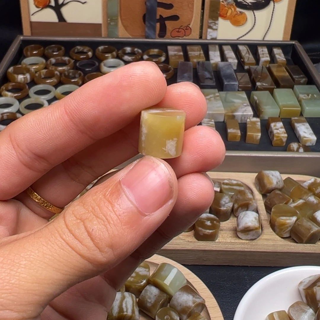 和田玉（糖玉）未镶嵌珠宝奇石福利2