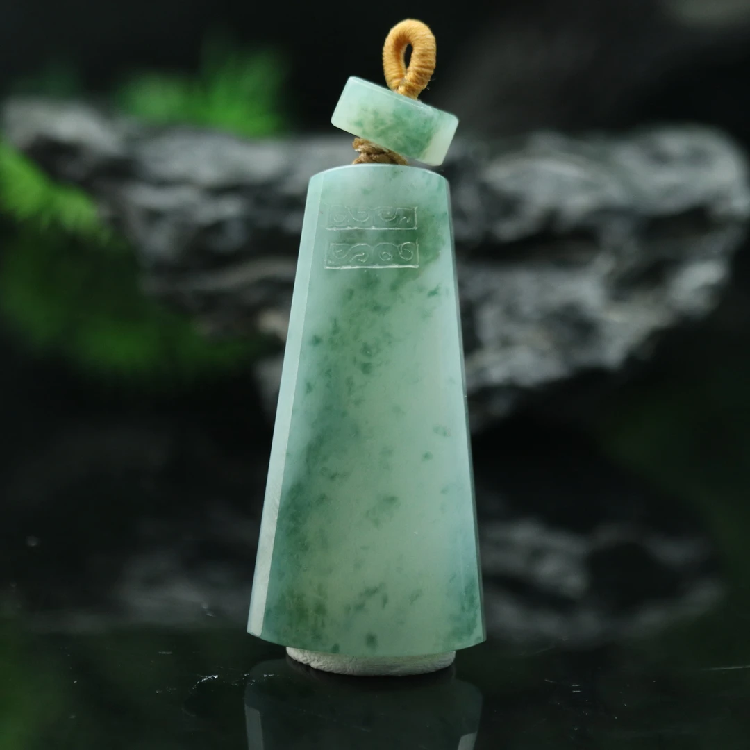 12天然缅甸翡翠A货无事牌/300096/上海嘉禾拍卖