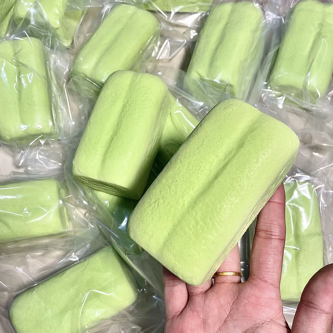 抹茶色牛乳膏慢回弹手枕包慢回弹捏捏乐解压玩具仿真捏捏松软捏