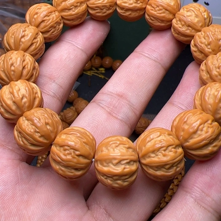 猴头核桃吊坠卡路公