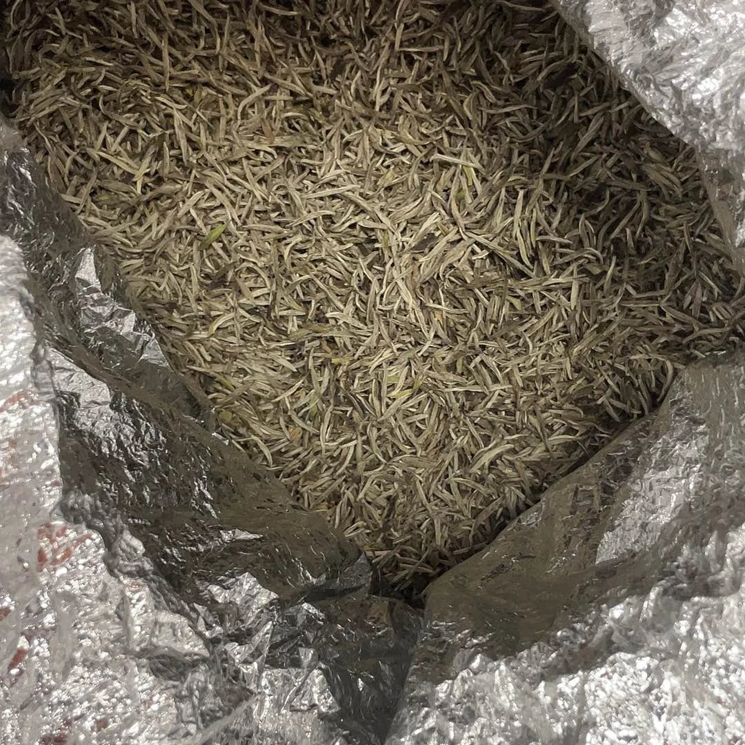 面***条搪瓷杯子里还有很多东西