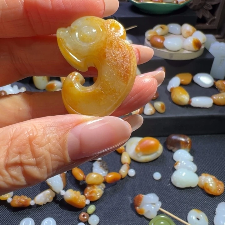 和田玉（黄玉）未镶嵌颈饰