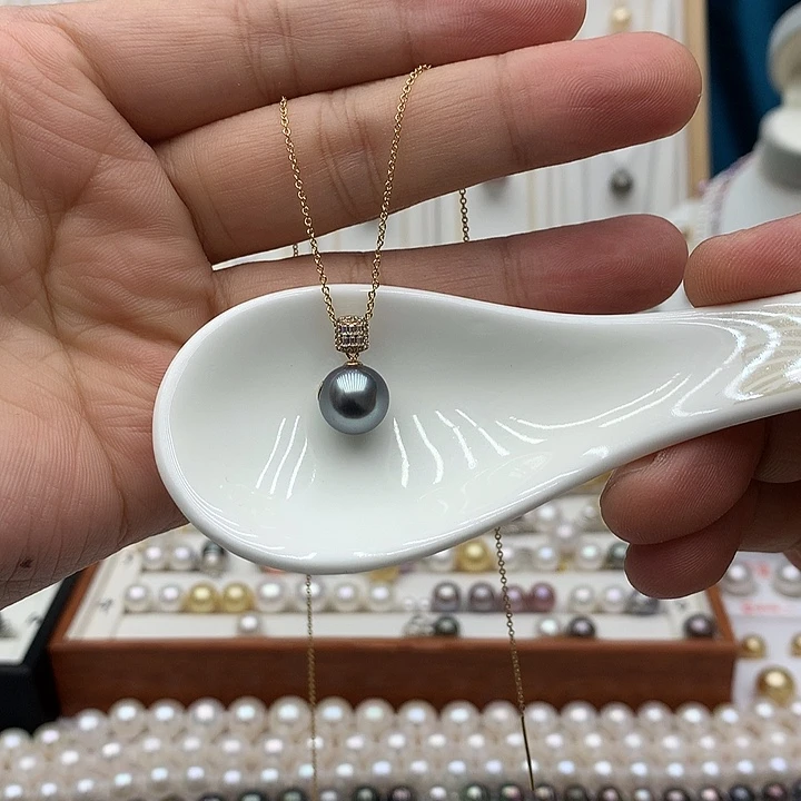 18K金镶嵌颈饰海水珍珠