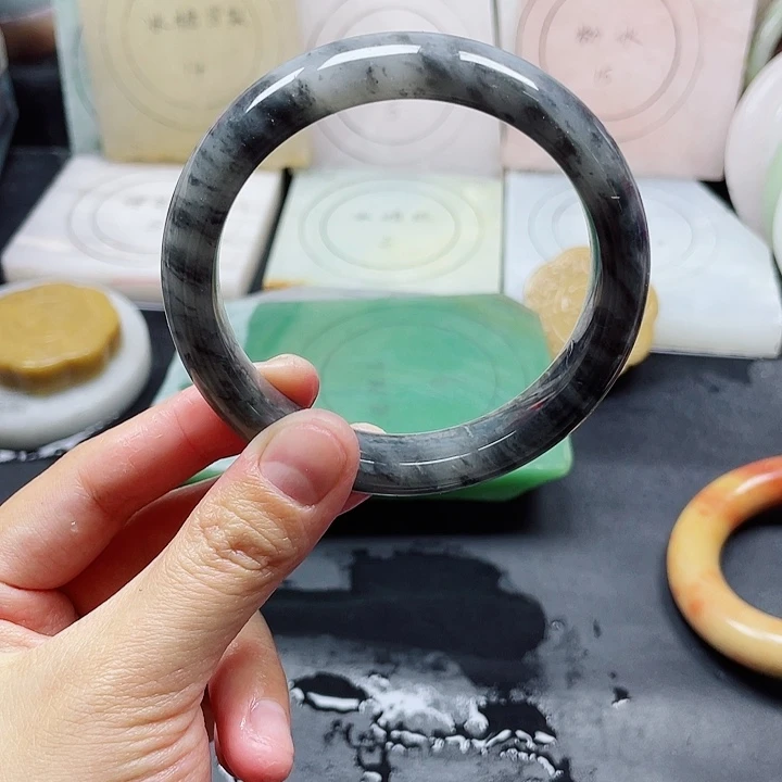 未镶嵌手镯石英质玉