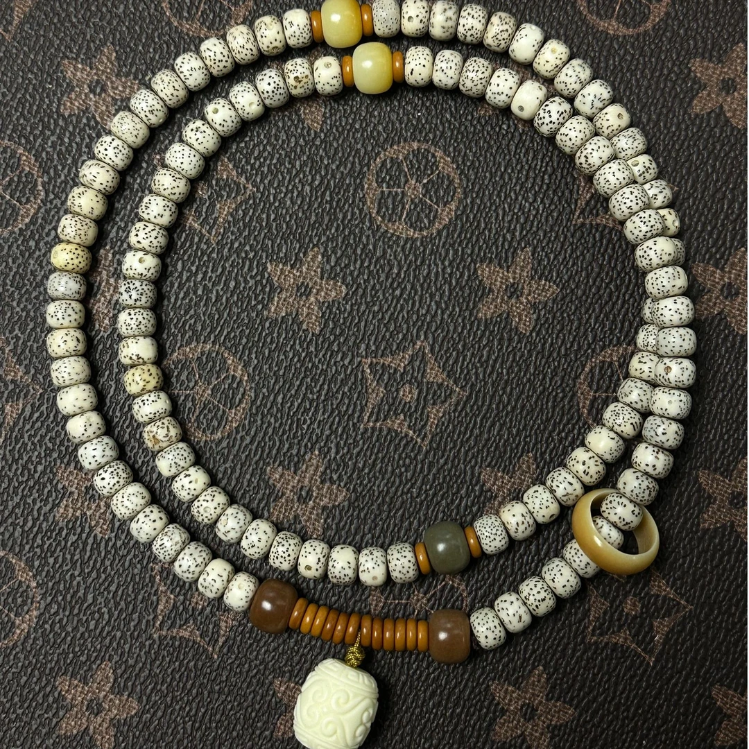 {A89}顺白星月菩提脖挂设计款（卡 0.7 到 0.8）