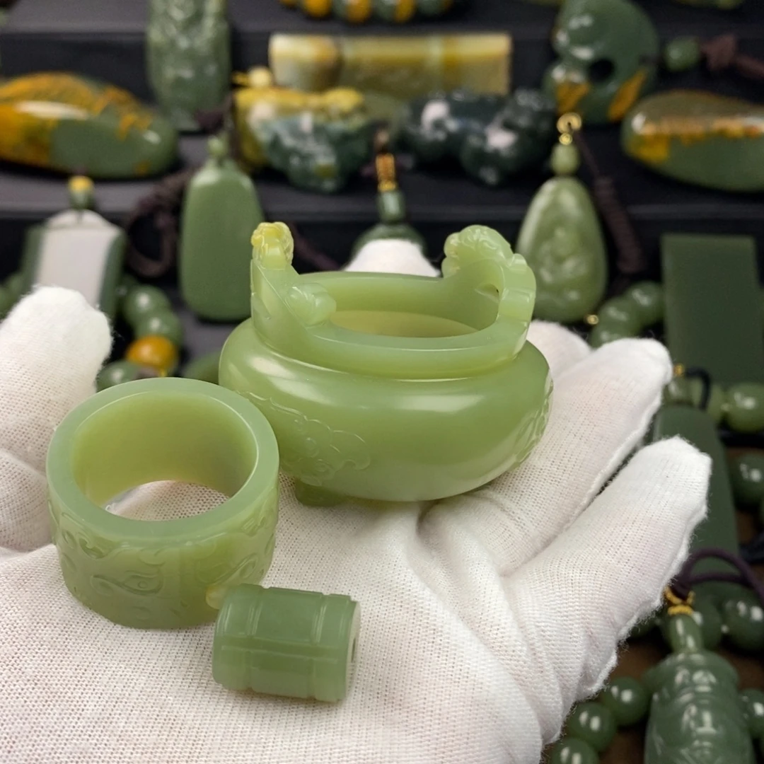 D***k岫岩河磨玉（透闪石质玉）未镶嵌把件