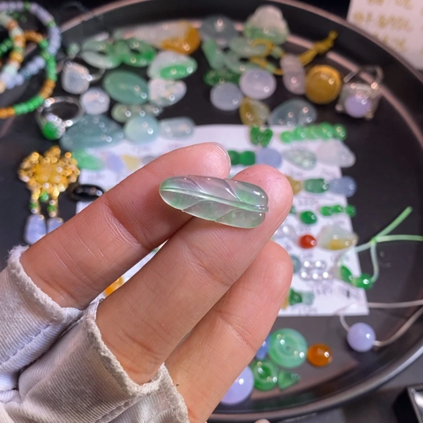 【闪购商品】翡翠挂件未镶嵌叶子