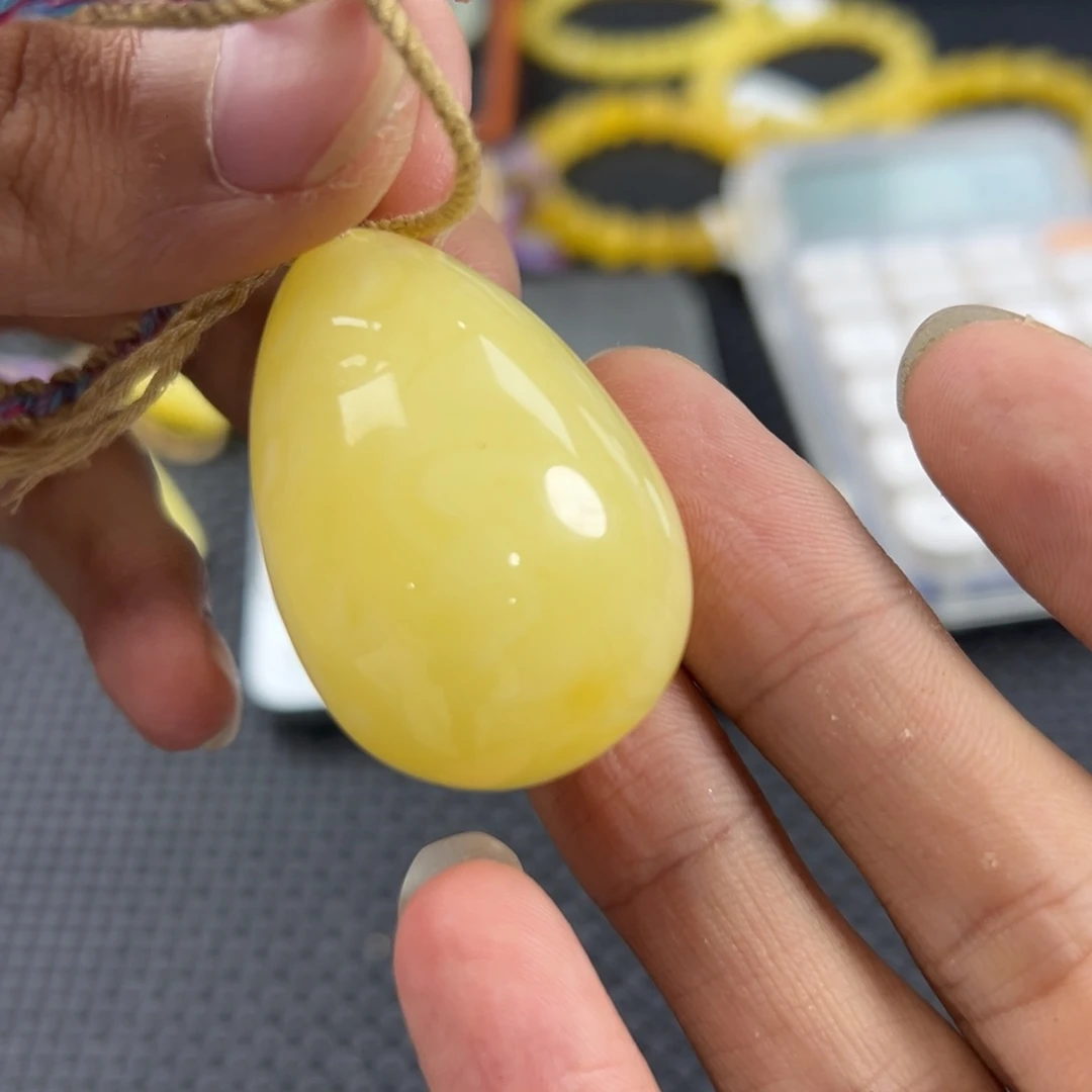 琥珀颈饰未镶嵌u