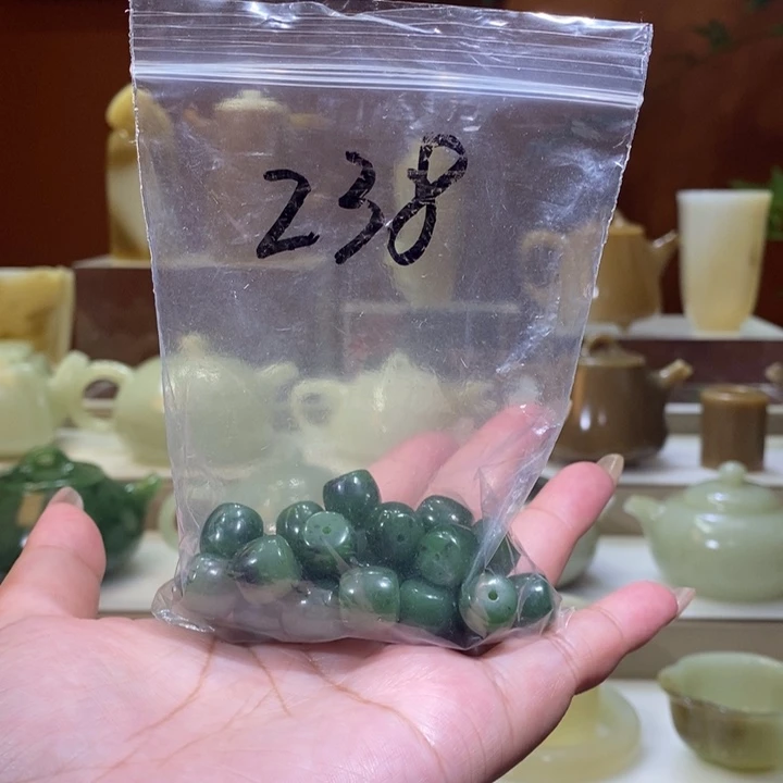 和田玉未镶嵌摆件俄碧玉散珠福利67g