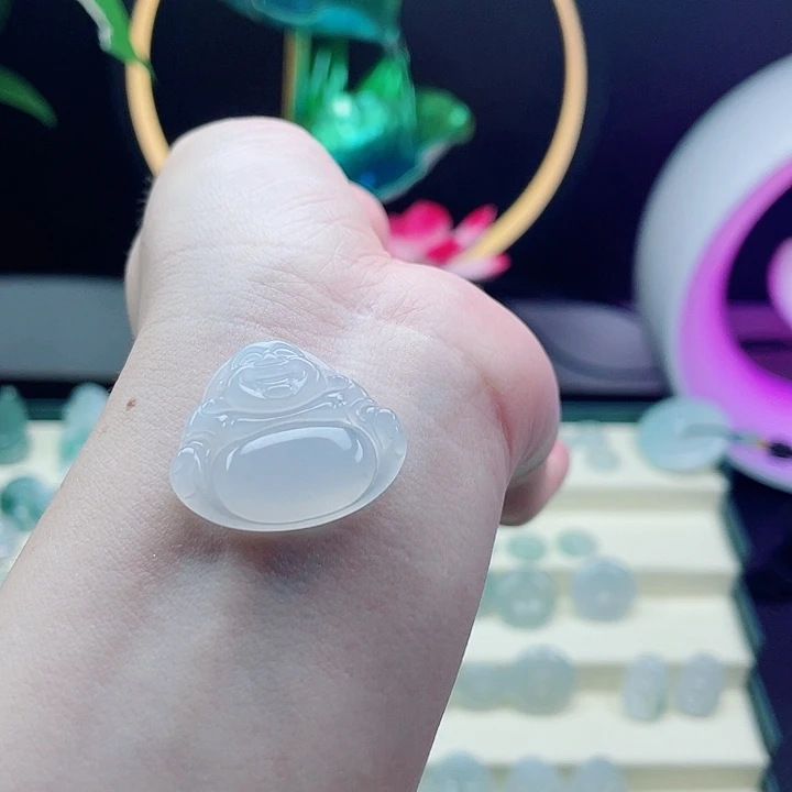 韭***哥翡翠未镶嵌颈饰5353555
