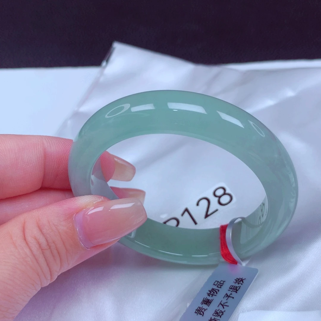 翡翠手镯未镶嵌手镯