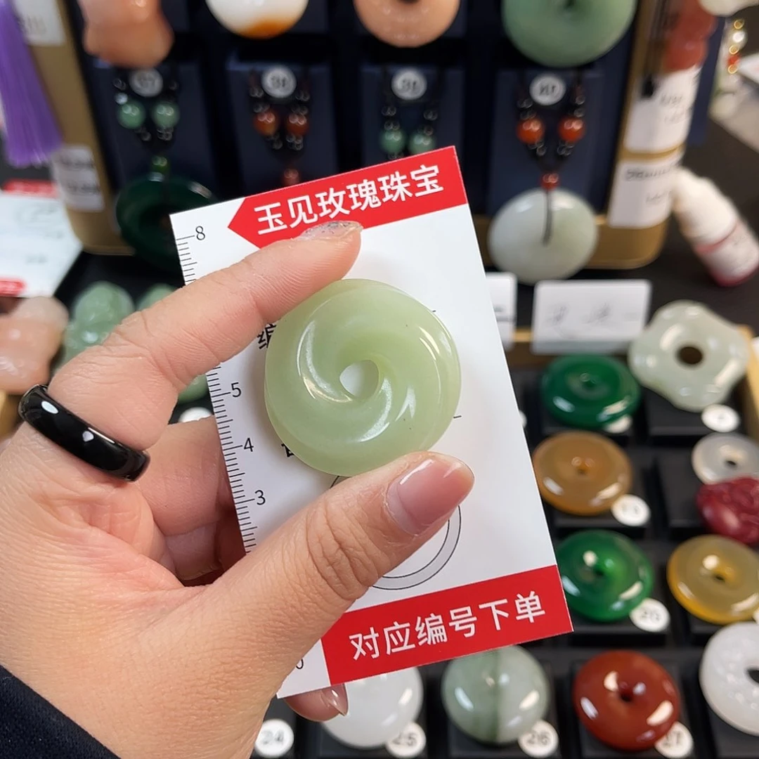 颈饰未镶嵌石英质玉老*