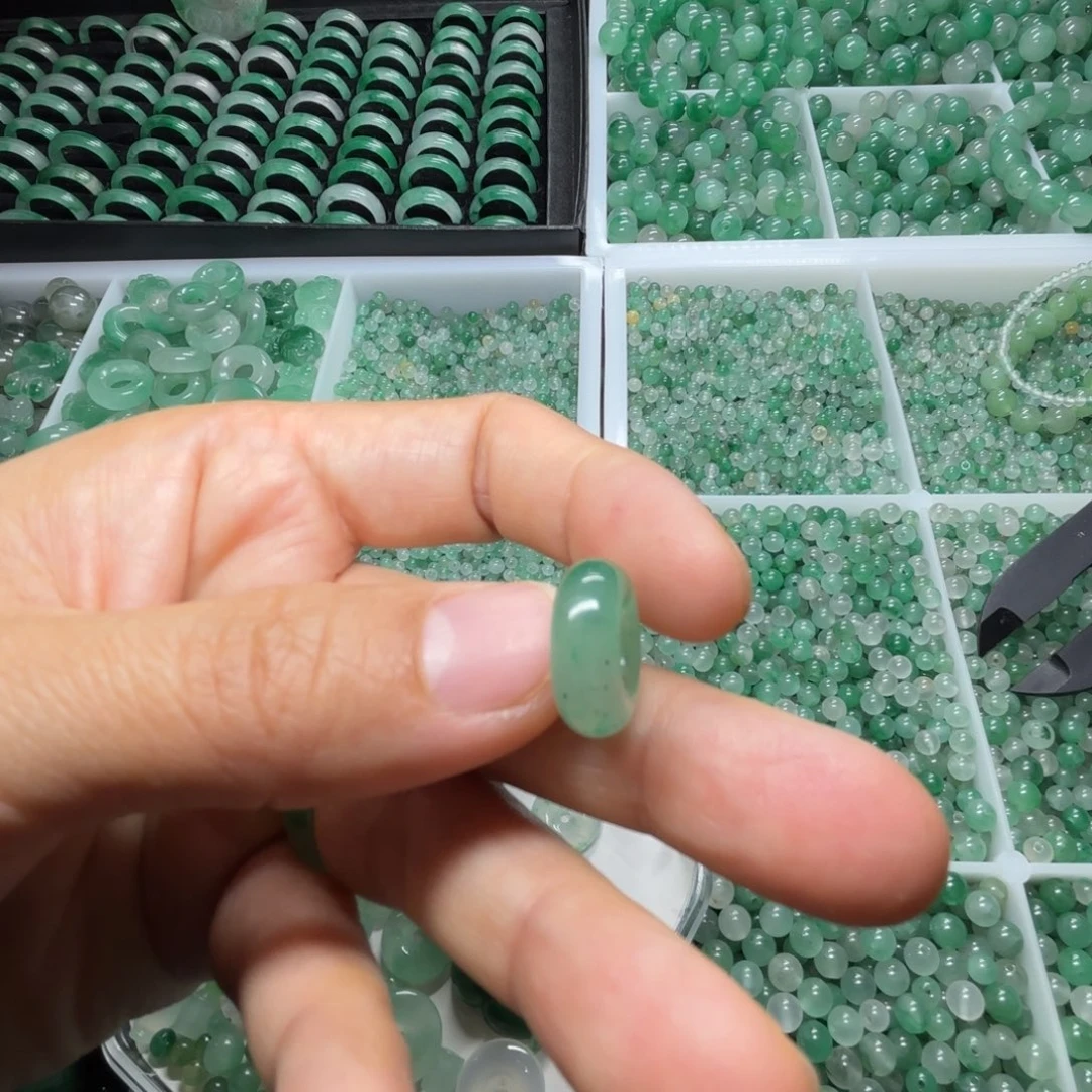 石英质玉（非洲翠）未镶嵌甜甜圈