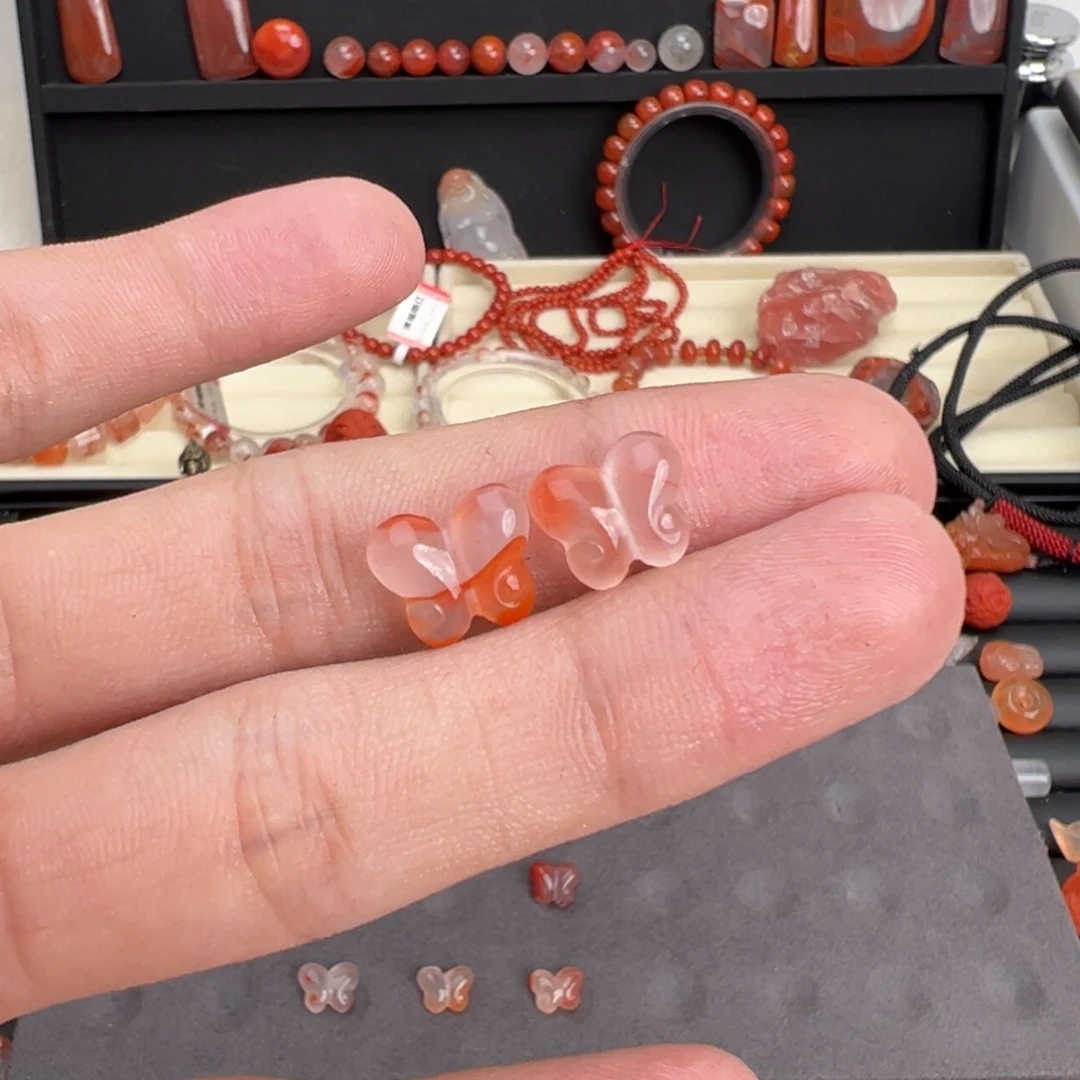 小***_南红玛瑙未镶嵌颈饰蝴蝶