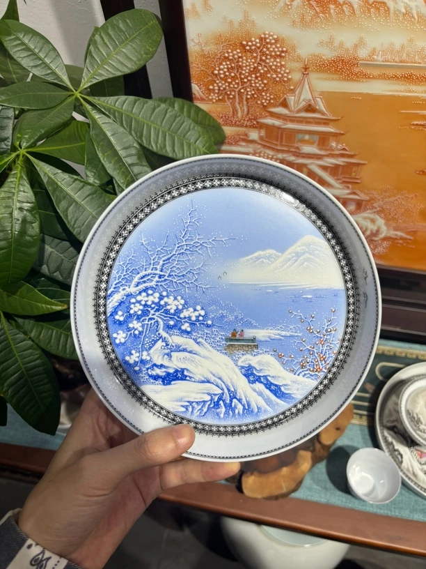 精工边角粉彩雪景壶承