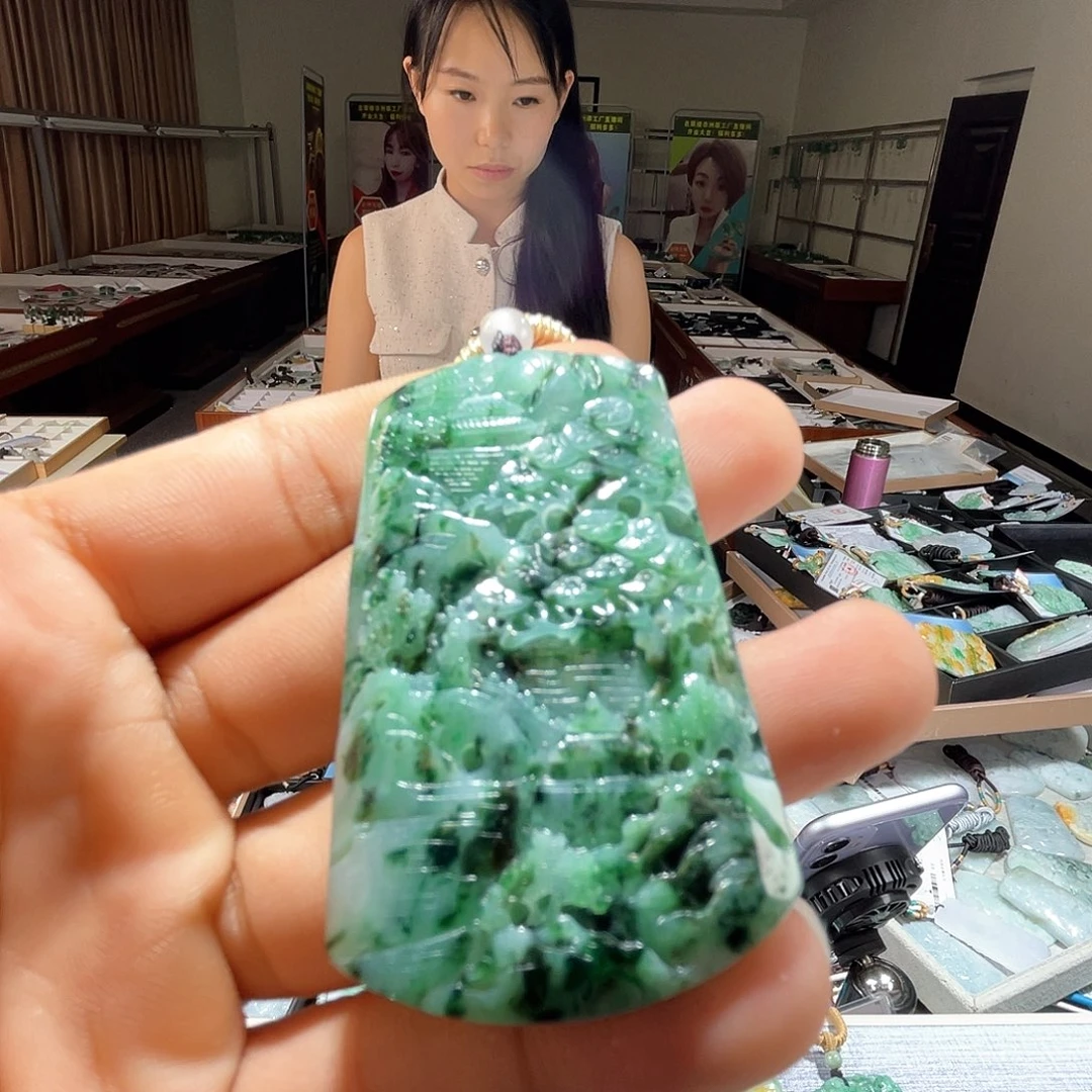 翡翠未镶嵌颈饰一
