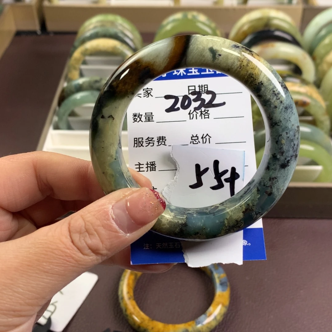 蛇纹石玉手镯未镶嵌2032