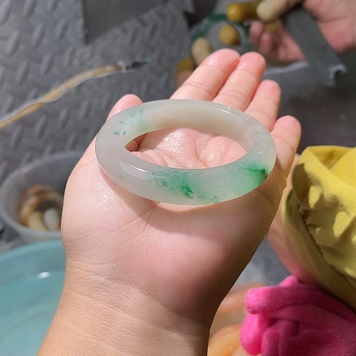 宝***丷石英岩玉手镯未镶嵌定制